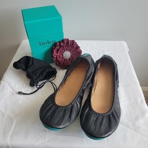 Black Tieks ballet flats size 8
